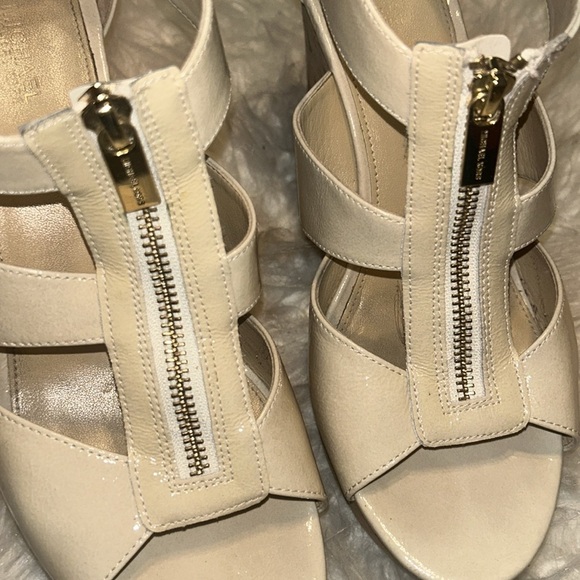 Michael Kors wedges sandals in a size 9 women’s. - Picture 3 of 7